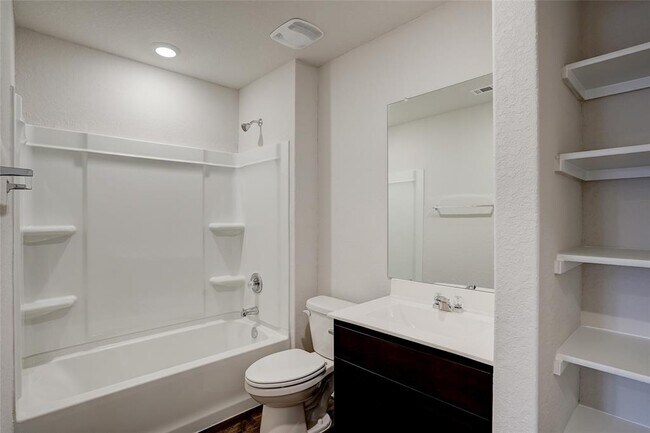 Building Photo - 121 Roanwood Dr