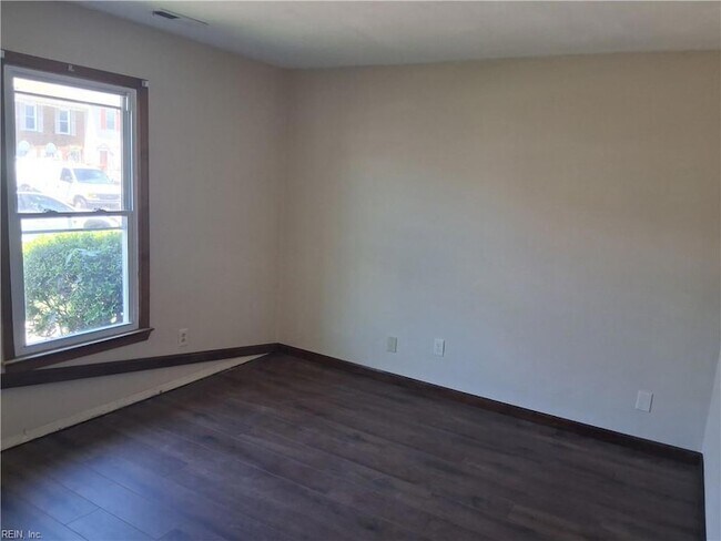 Building Photo - 4863 Woods Edge Rd