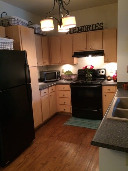 Kitchen - 624 Bristol Village Dr