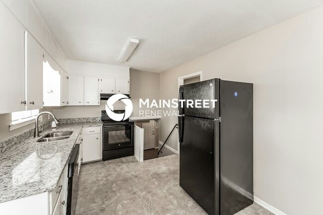 Building Photo - 3 Bedroom Pet-Friendly Home in Birmingham, AL with Main Street Renewal