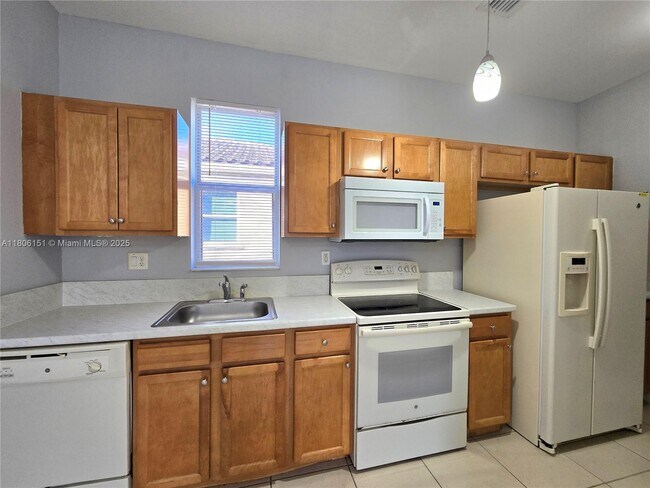Building Photo - 9372 SW 171st Ct