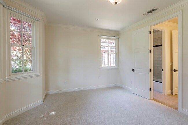 Building Photo - 221 W Edith Ave