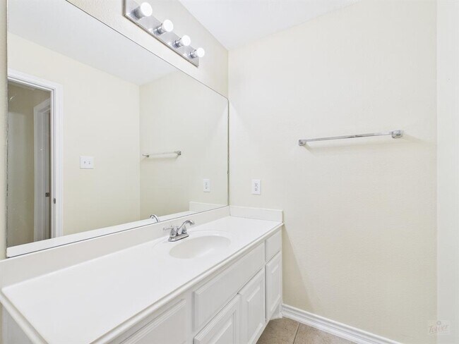 Building Photo - 136 Winter St