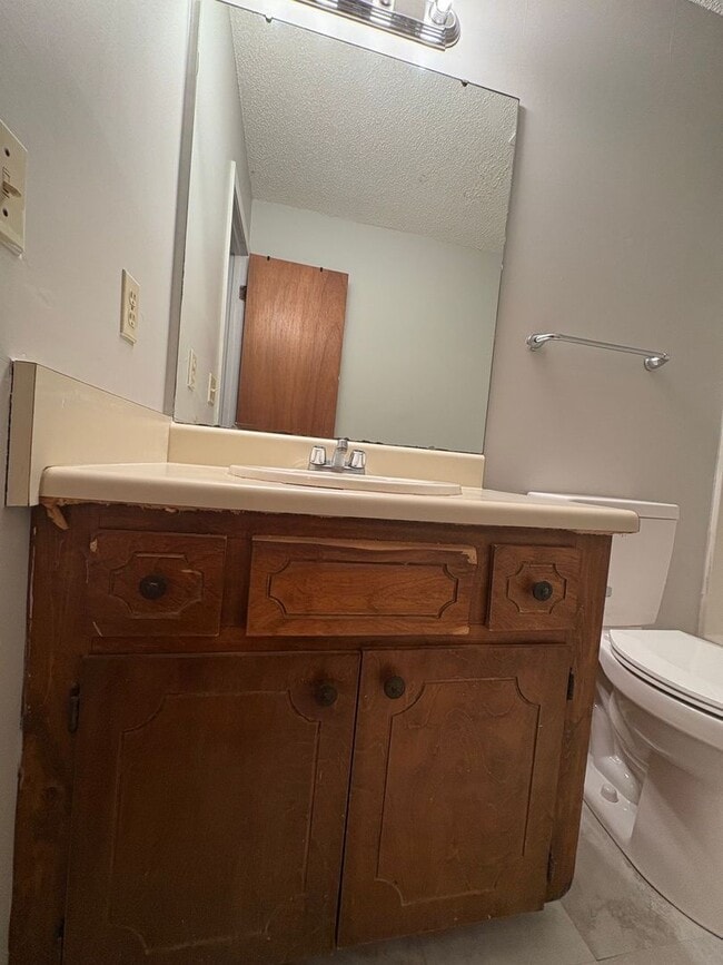 Building Photo - 214 Candlebrook Dr
