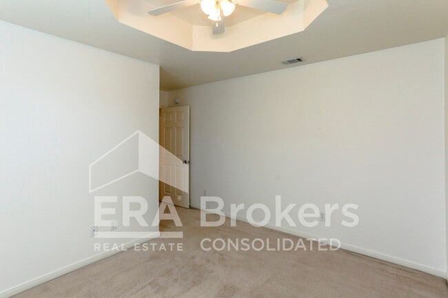 Building Photo - 2802 Southwood Dr