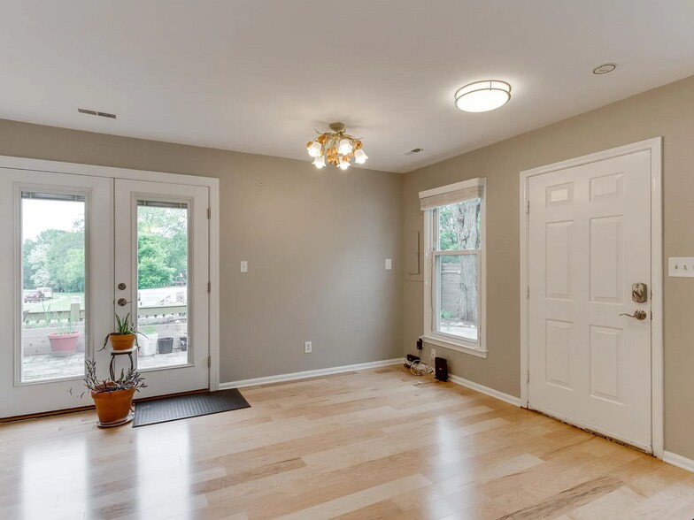 Building Photo - 6016 Sunset Ridge Ct
