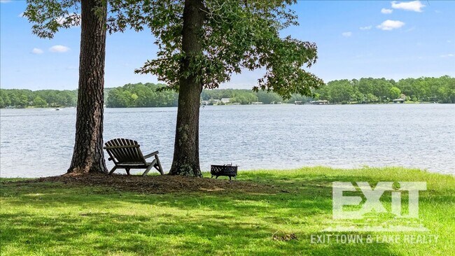 Building Photo - Gorgeous Waterfront Property with 4 Bedroo...