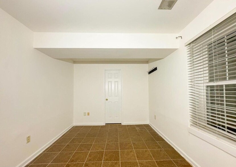 Room @ the basement - 8153 Telegraph Rd