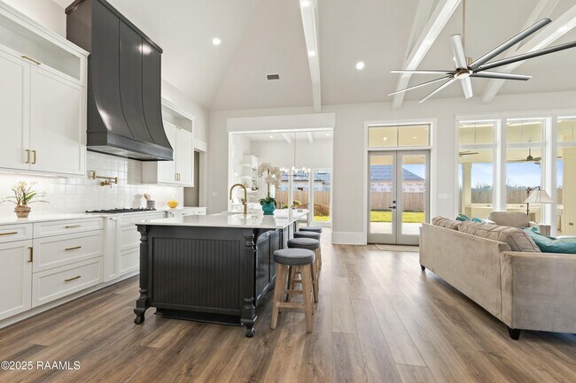 Building Photo - 109 Trailing Oaks Dr