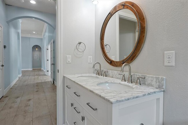 Building Photo - 231 Lakay Pl