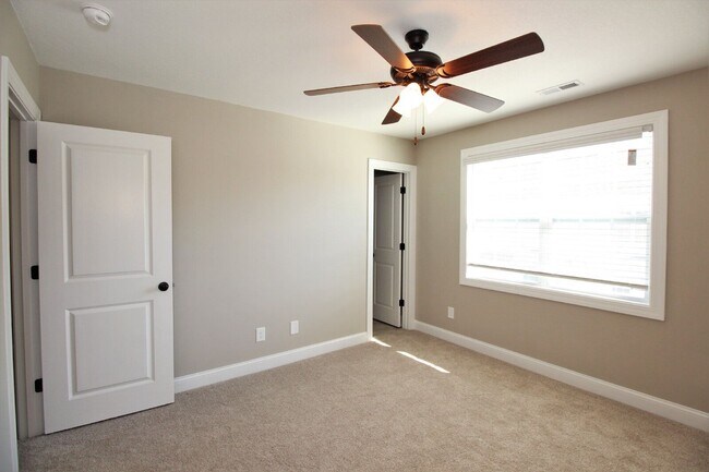 Building Photo - 3329 Briarcliff Dr