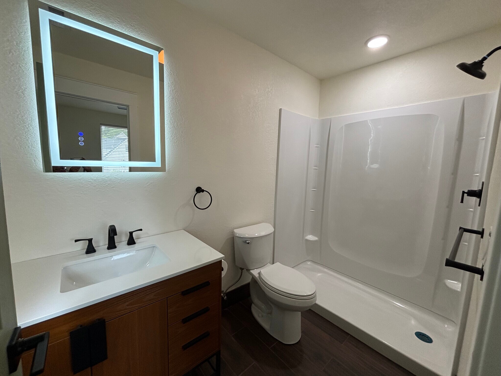 Main Bathroom - 2921 Decatur St