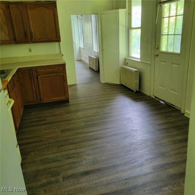 Building Photo - 5466 S Ridge Rd