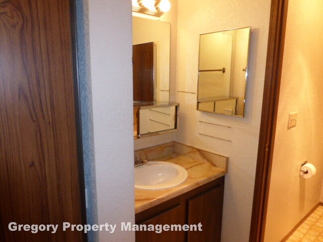 Building Photo - 12621 NE 130th Way