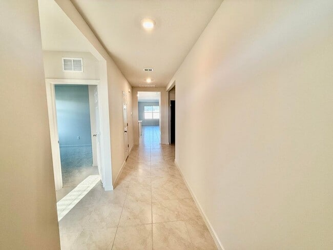 Building Photo - 4610 SW Obelisk St