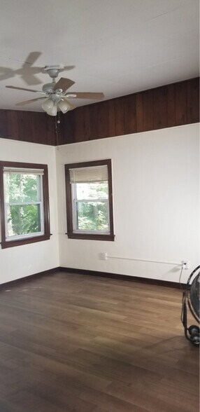 Building Photo - 3121 Oak Grove Dr