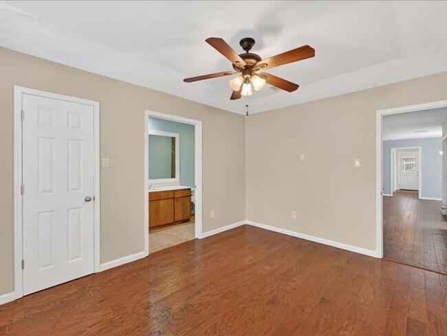 Building Photo - 2 bedroom 2bathroom Duplex Arlington 76017