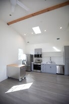 Building Photo - 1435 Gillespie St