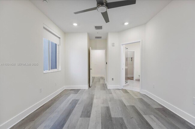 Building Photo - 6425 NW 103rd Pl