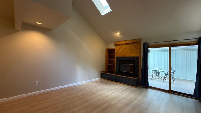 Building Photo - Great Townhome in Mid Town Fort Collins