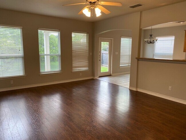 Building Photo - Rental in the Villas!