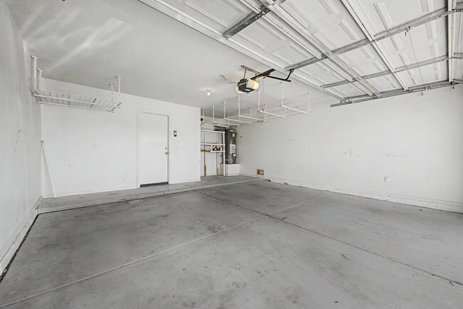 Building Photo - 4649 E Augusta Ave