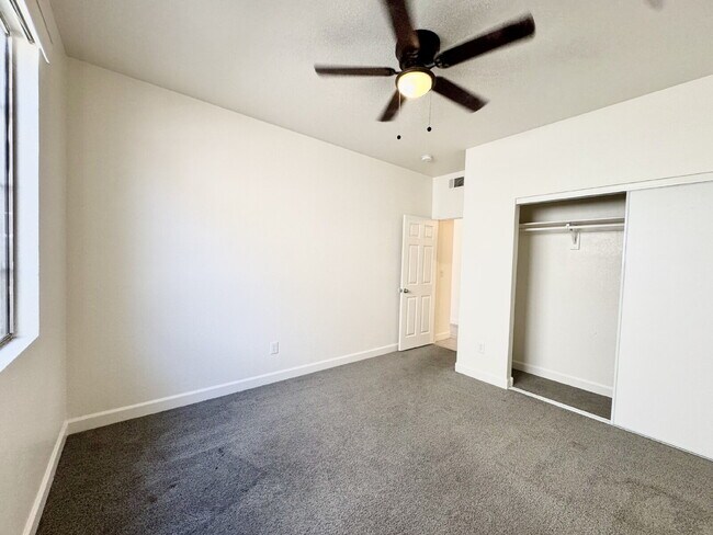 Building Photo - Spacious 4BD/3BA NLV Home with Downstairs ...
