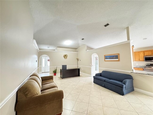 Building Photo - 220 Milford St