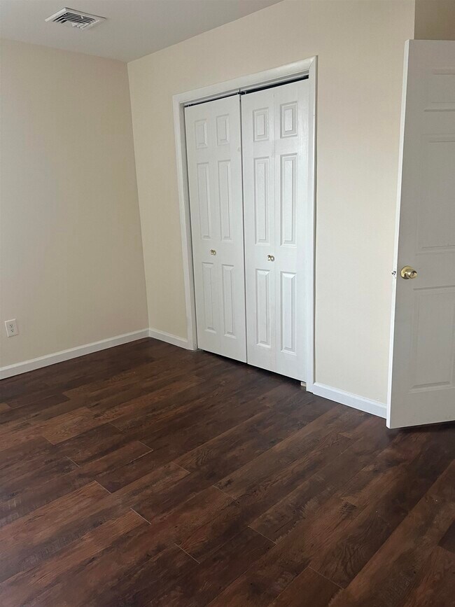 Building Photo - 3523 KENNEDY Blvd