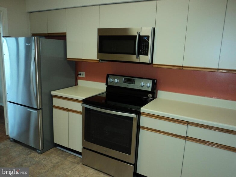 Stainless steel appliances - 5505 Seminary Rd