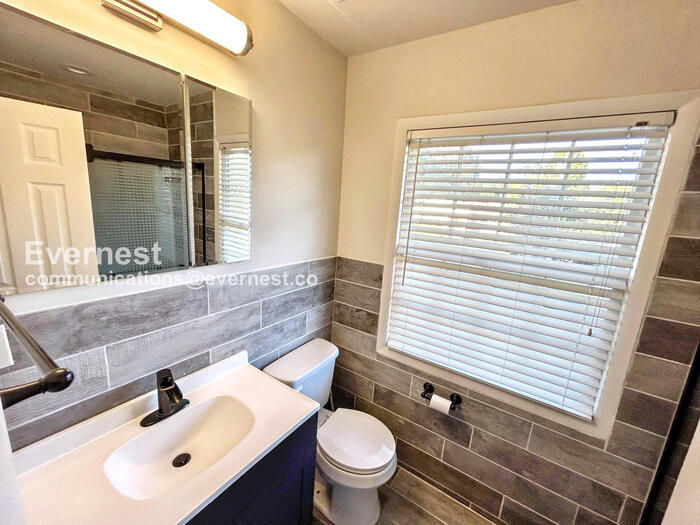 Building Photo - 409 Ferncliff Dr