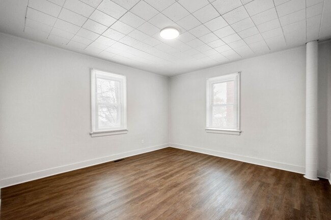 Building Photo - Stunning 3 bedroom home in Brookline available July 1!