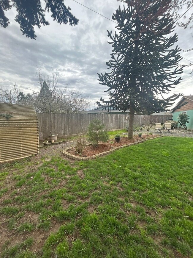 Building Photo - 3677 Carmelle Ct NE