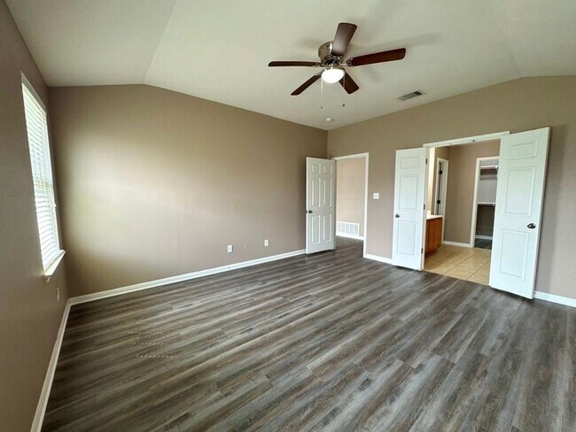 Building Photo - 3 Bed/ 2 Bath Home Available in Villages of Berry Creek!