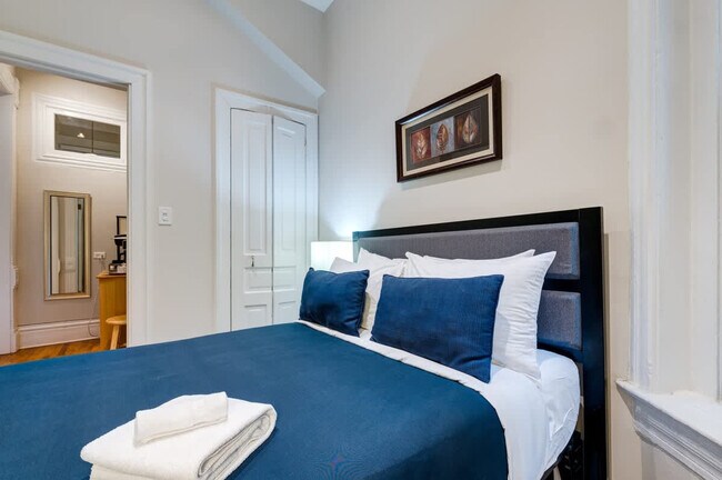 Building Photo - 219 W Eugenie St