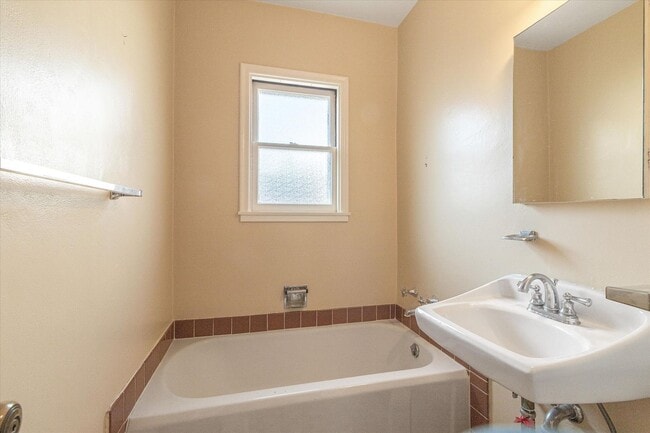 Building Photo - Charming Home in San Jose!