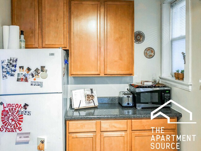 Building Photo - 4857 N Paulina St