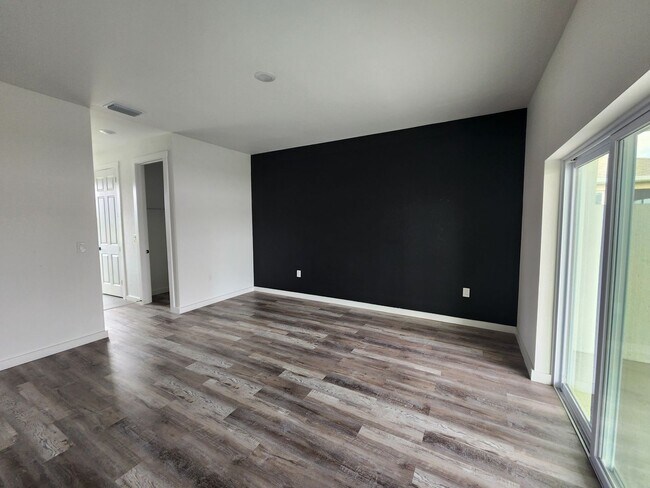 Building Photo - 905 NW 1st St