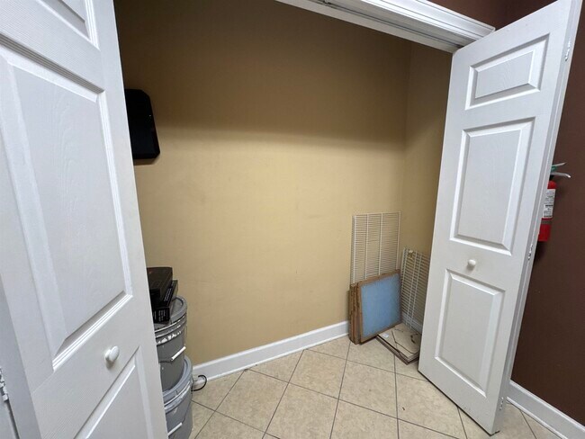 Building Photo - 2709 Killarney Way