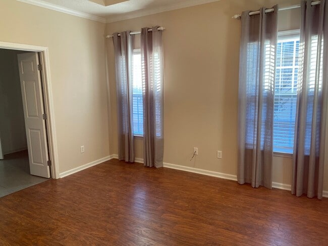 Building Photo - Cozy 3 Bed 2 Bath Available January 2026!