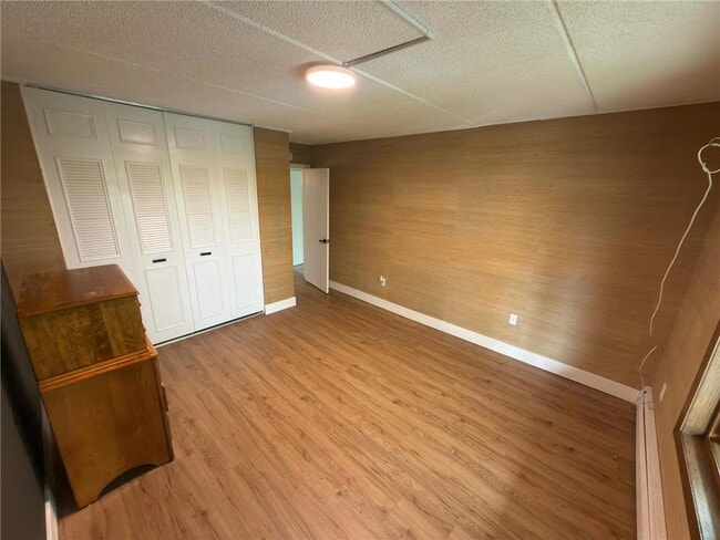 Building Photo - 10501 Cedar Lk Rd S