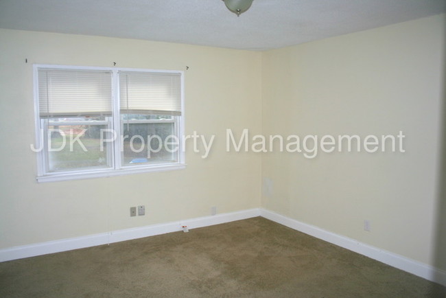 Building Photo - Apartment 2 of Mebane Downs Townhomes