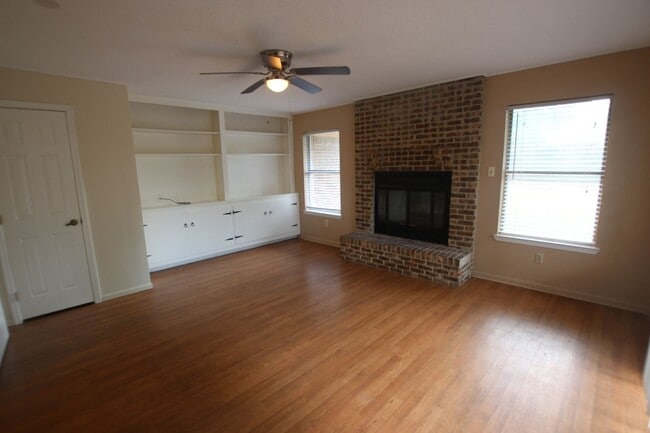 Building Photo - Coming Soon: Beautiful 3 Bedroom, 2 Bathro...