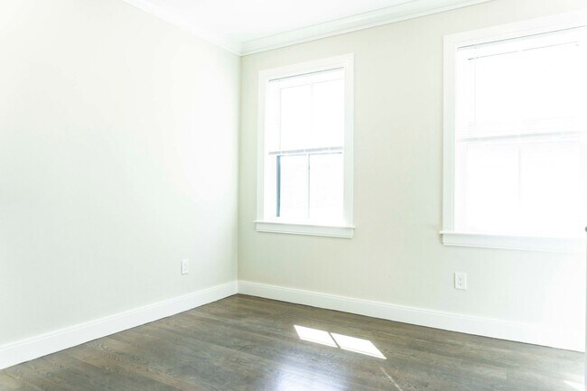 Building Photo - Allston 3 Bed / 2 Bath – 1,350 Sq Ft – W/D in Unit – 9/1