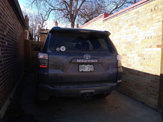 Building Photo - Alamo Placita Adorable 3 Bed 2 Bath Bungalow w/ CACH, Garage, Fenced Yard & More