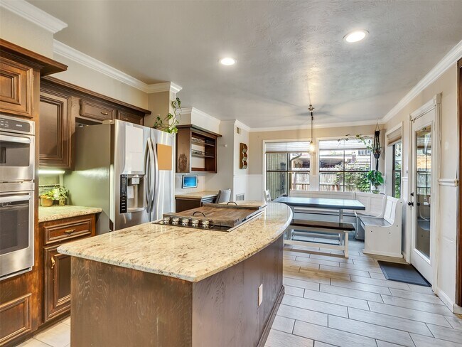Building Photo - 702 Olde Oaks Dr