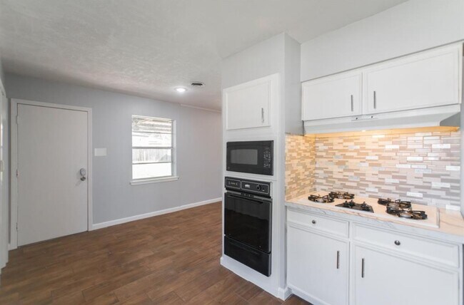 Building Photo - 8503 Braes River Dr