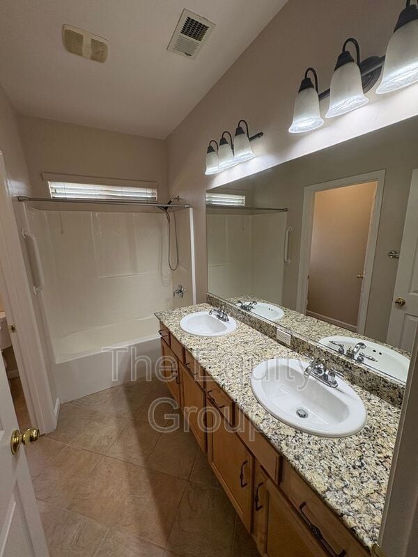 Building Photo - 4911 W Elkhorn Ave