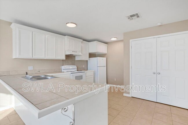 Building Photo - 308 W Napoleon St