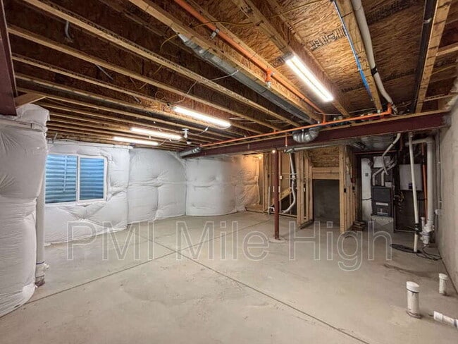 Building Photo - 12874 Jasmine St